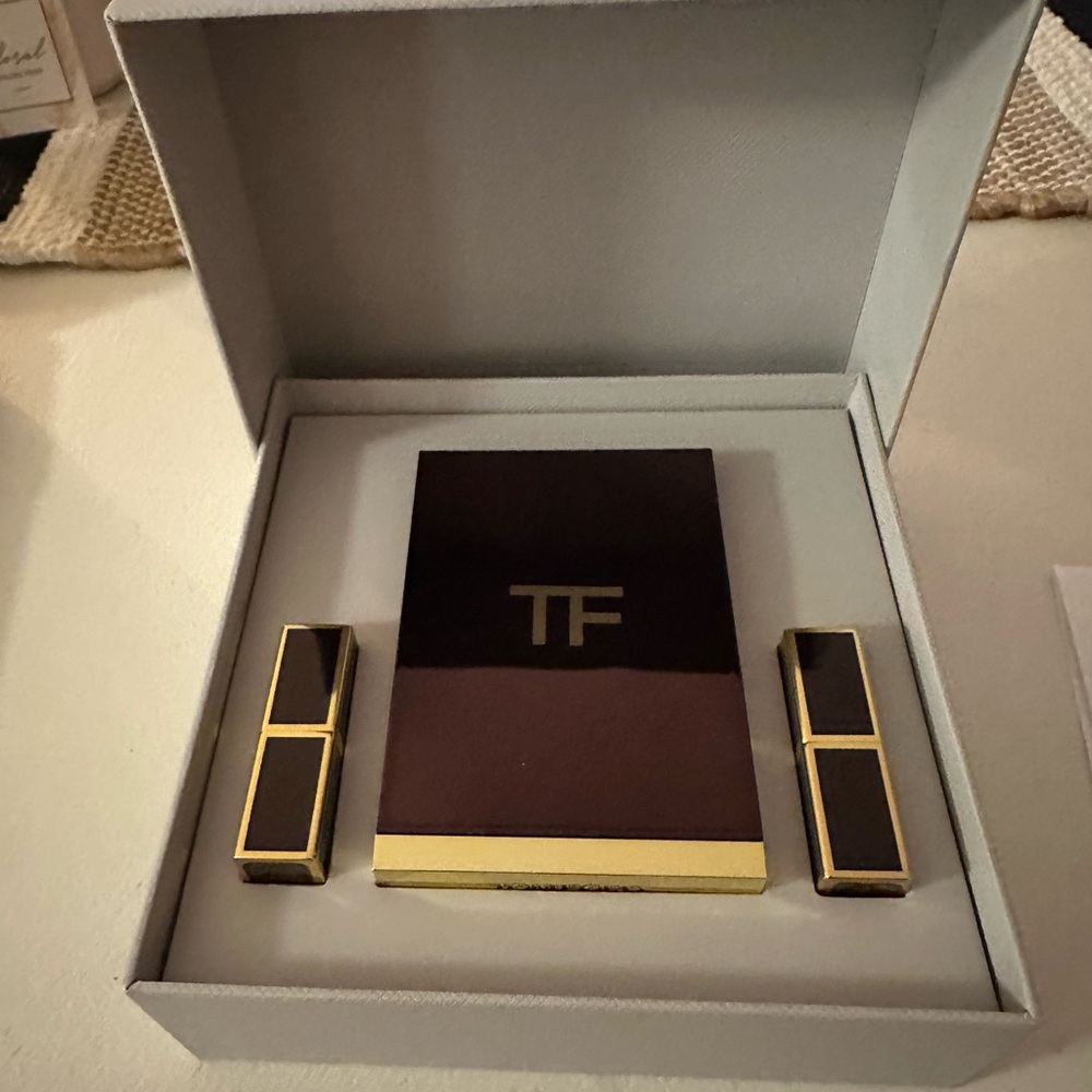 Lovely makeup kit TF brand new please send your offers